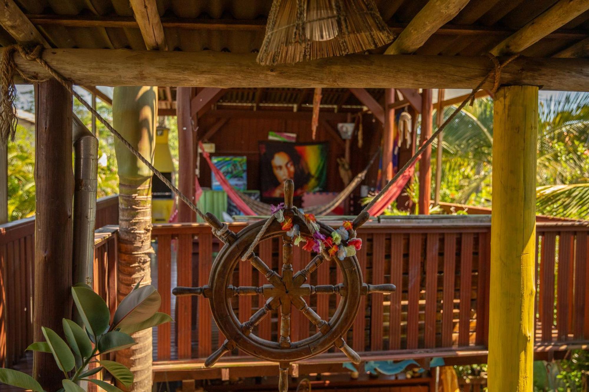 Guarda Encantada Surf Hostel Пальоса Экстерьер фото