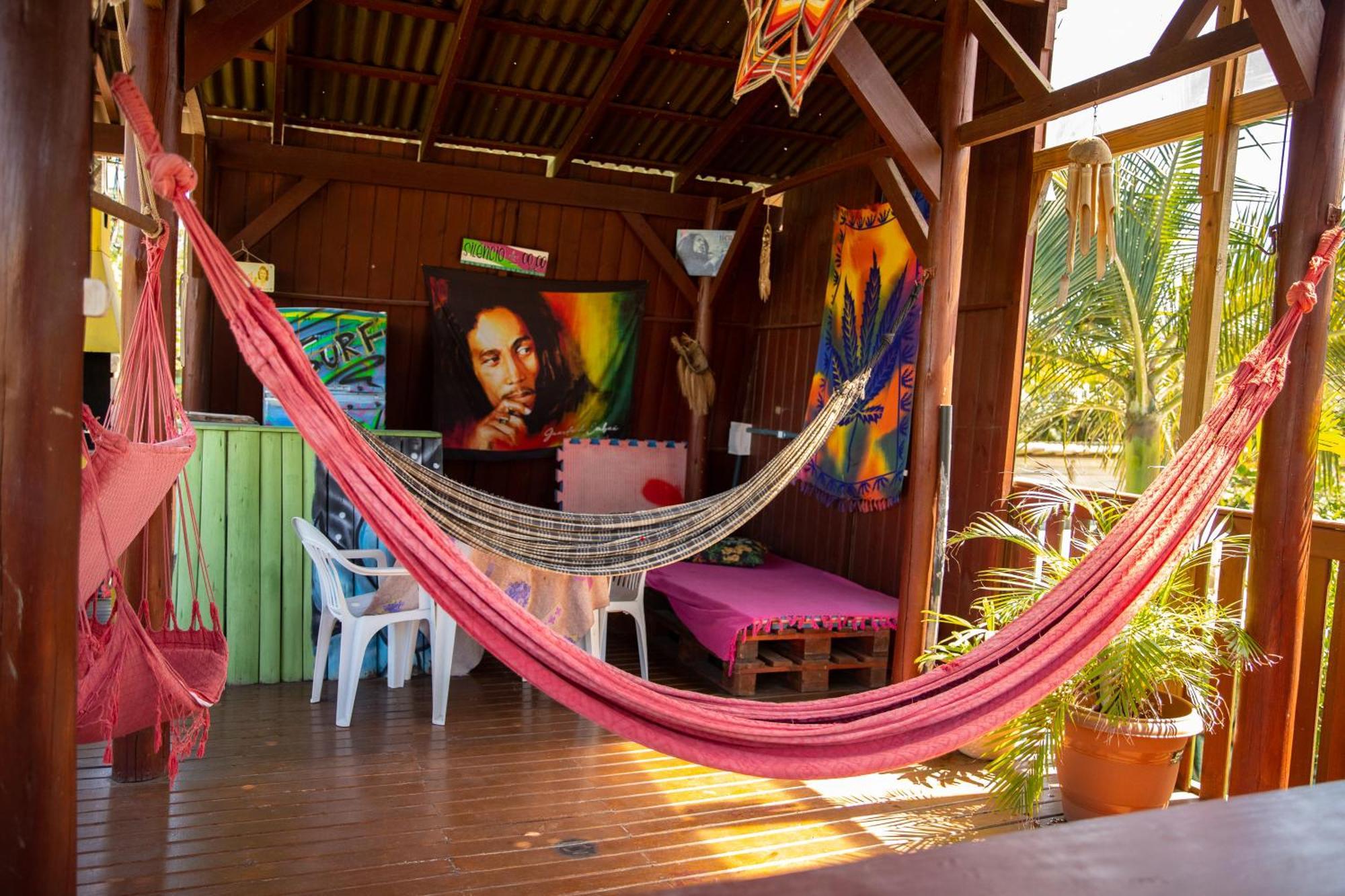 Guarda Encantada Surf Hostel Пальоса Экстерьер фото